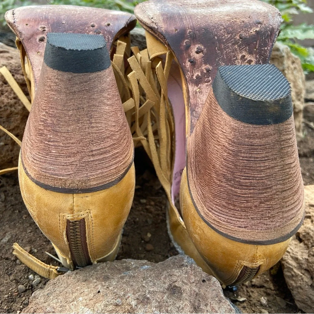 Junk Gypsy by Lane ⭐️NWOT Fringe Leather Archer Sandal/Boots - Picture 10 of 16
